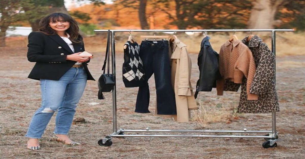 Capsule wardrobe checklist: a small set of coordinated neutral clothes